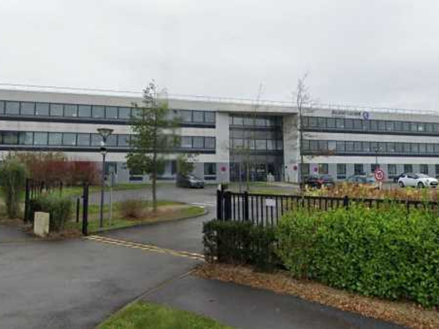 INVESTISSEMENT ENSEMBLE 2 IMMEUBLES 7 500 M² PRAT PIP NORD