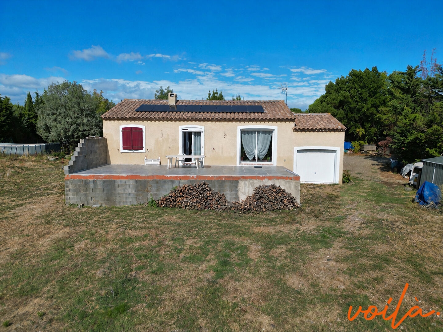 MAISON PLAIN PIEDS - 2 CHAMBRES- GARAGE - VASTE TERRAIN