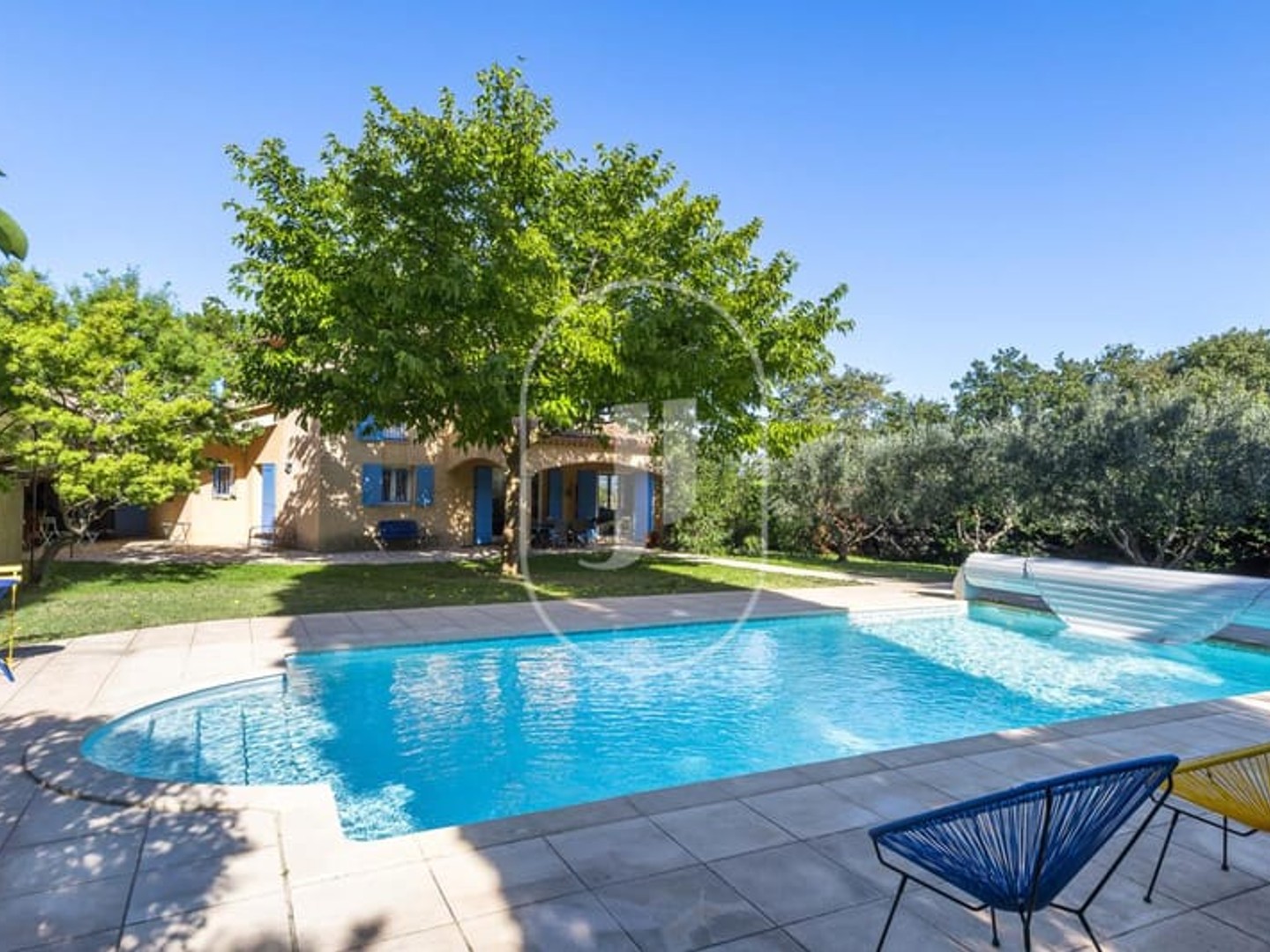 Villa rénovée avec piscine à vendre proche L'Isle-sur-la-Sorgue
