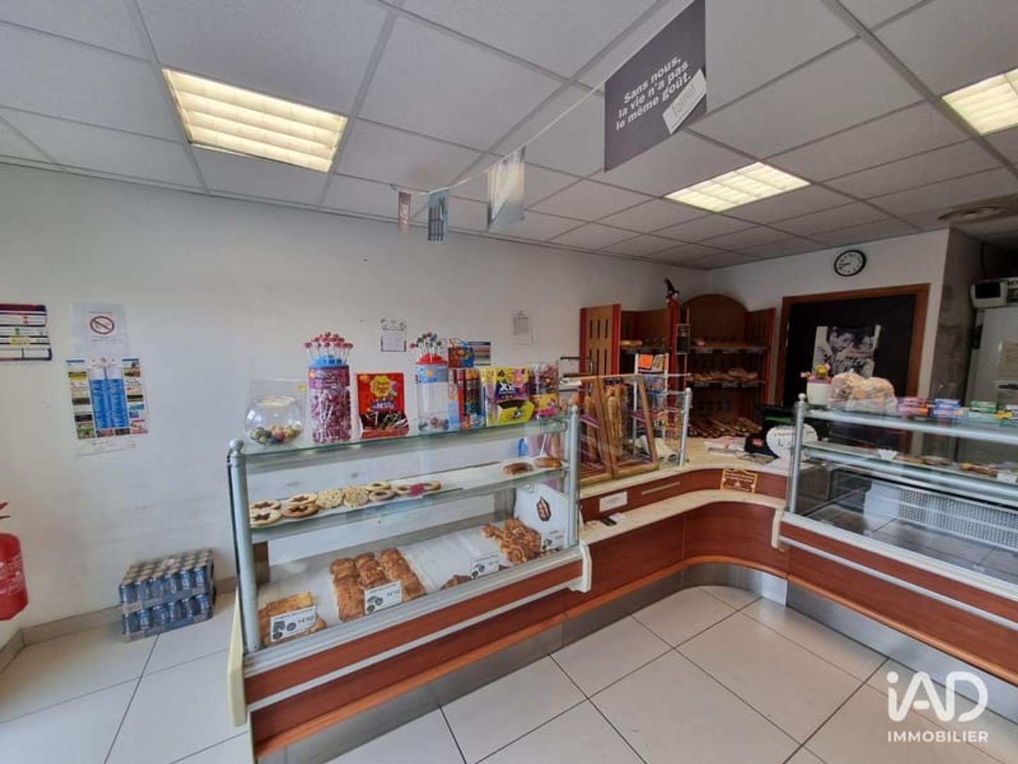 Immeuble commercial 64 m²