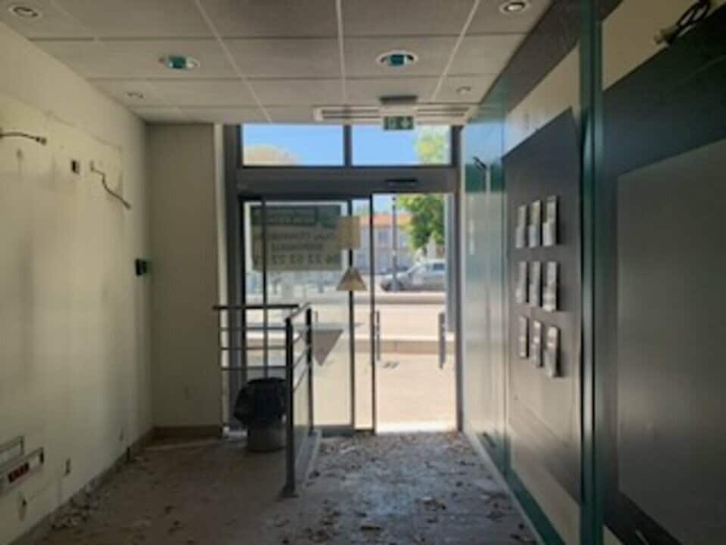 LOCAL COMMERCIAL/BUREAUX COMME A VENDRE