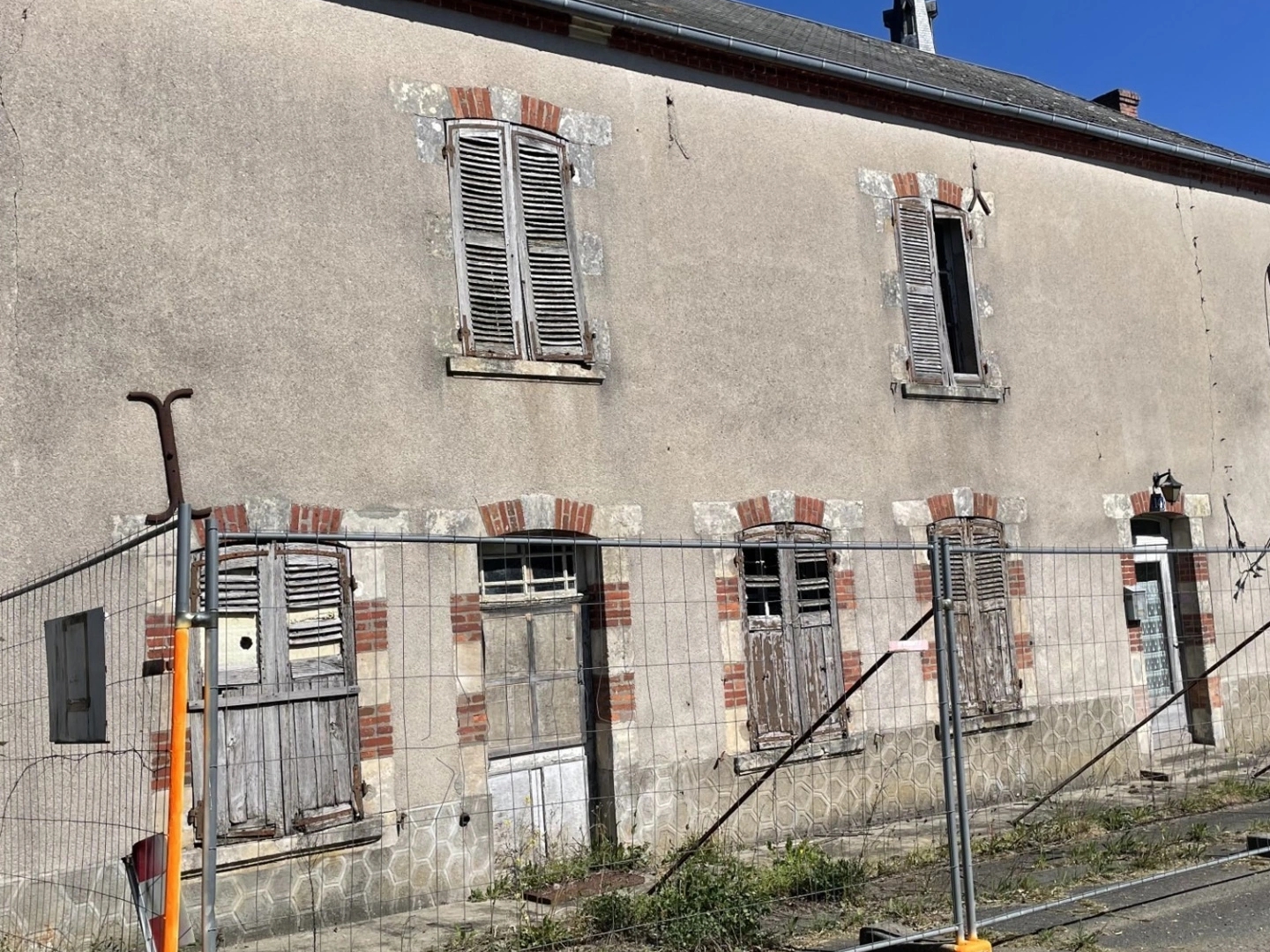 La Chapelotte Maison de 160 m2 à rénover intégralement avec jardin et garage