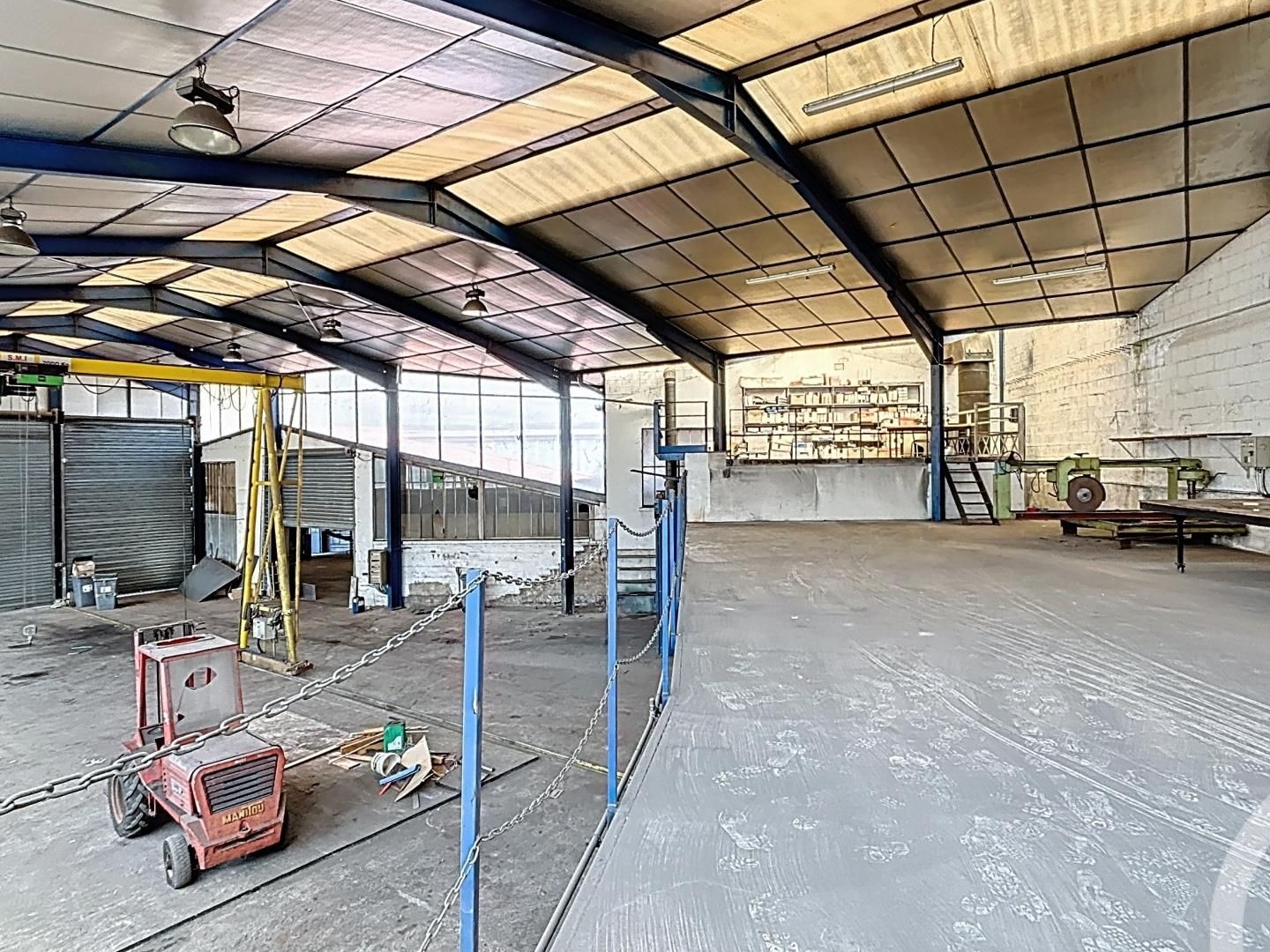 Local 1200 m²