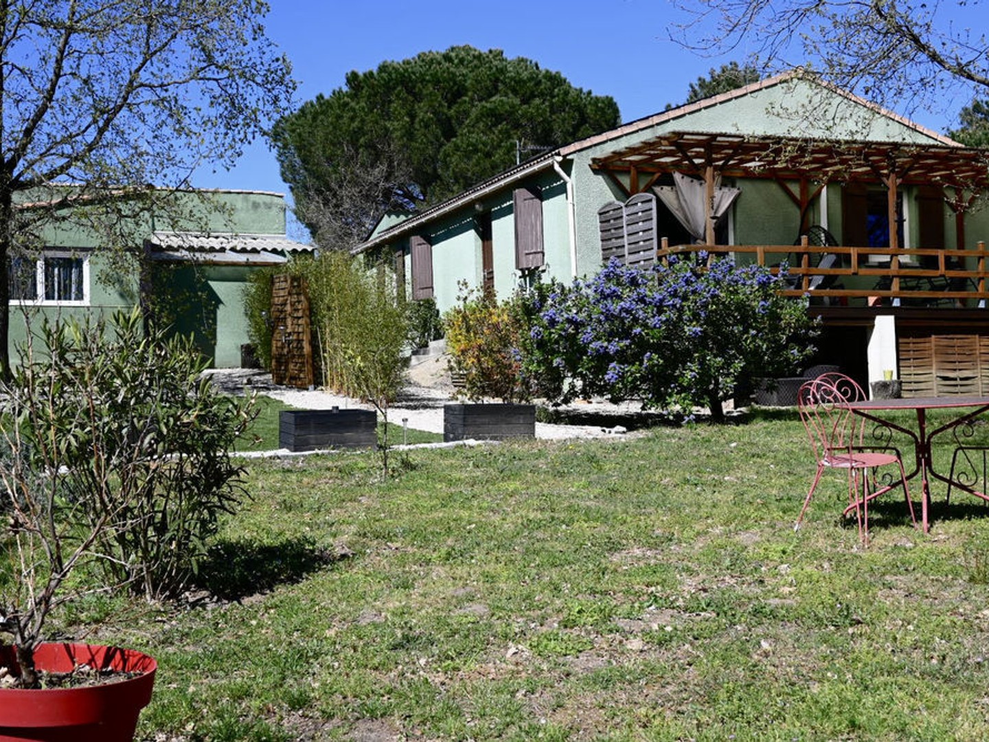 À VENDRE Ensemble immobilier avec forte rentabilité à Montolieu (village du livre)