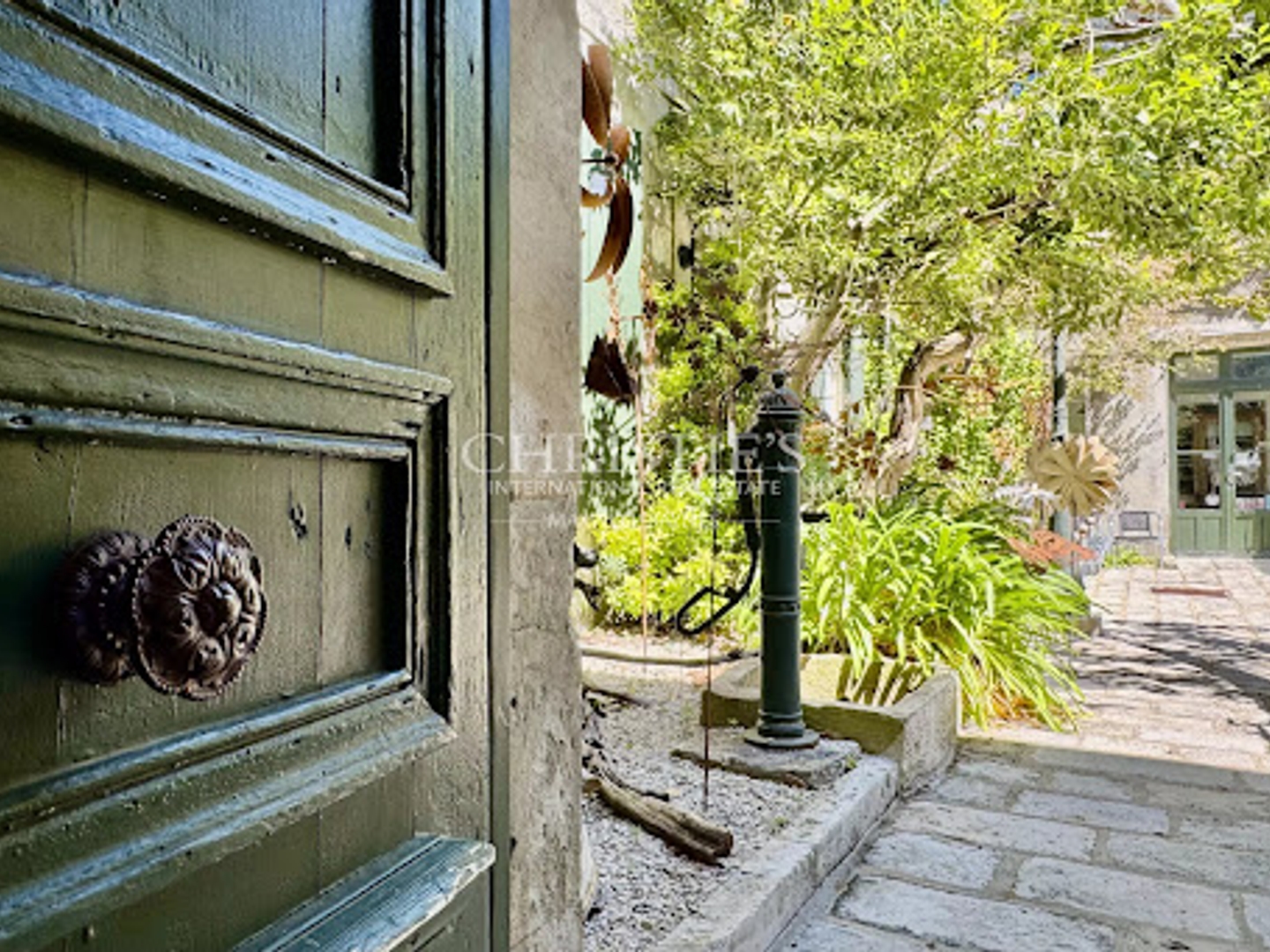Maison à vendre - 16 pièces - 620m2 - La Flotte (17630)