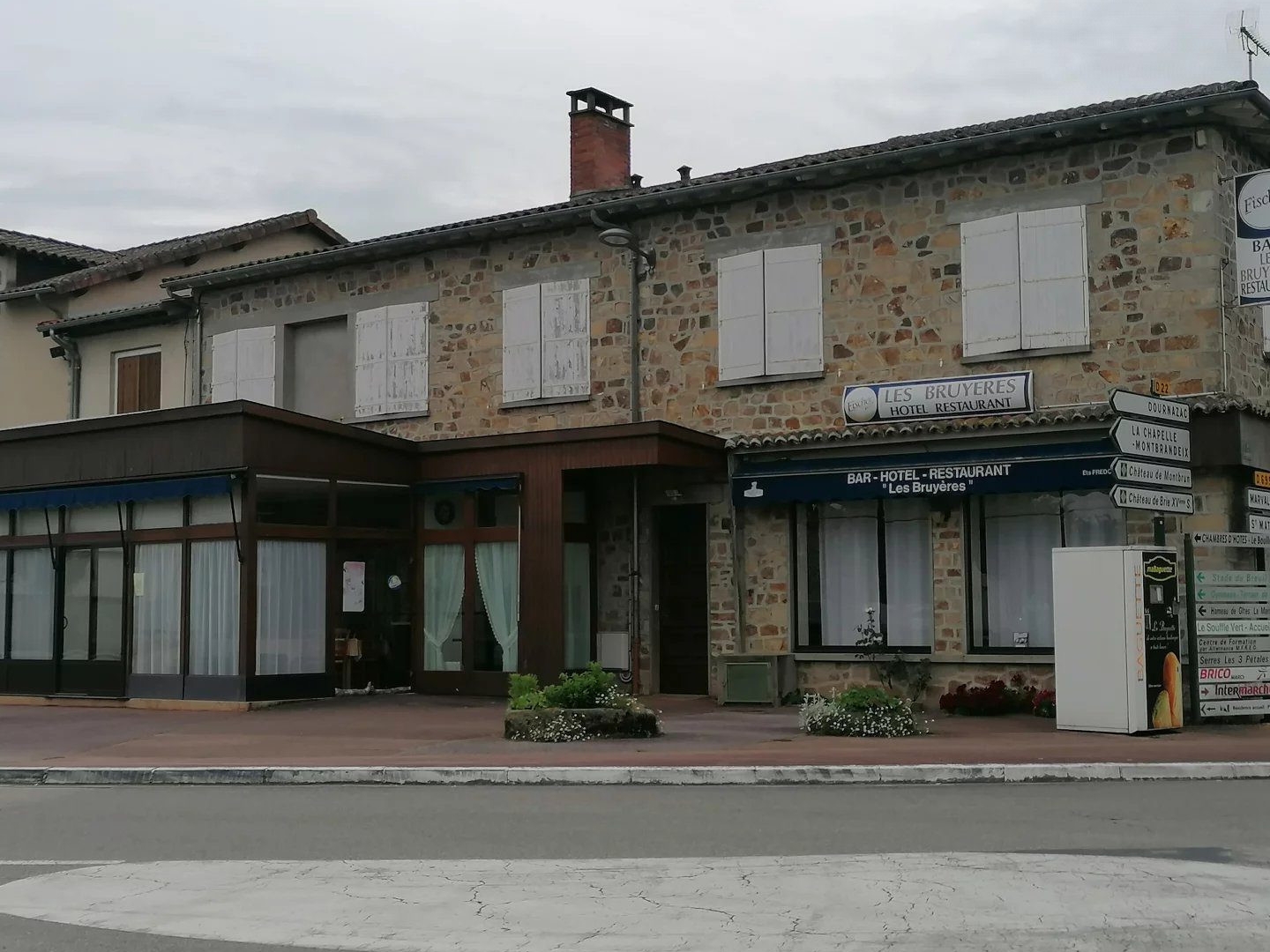 Local commercial, ancien bar hôtel-restaurant à Cussac