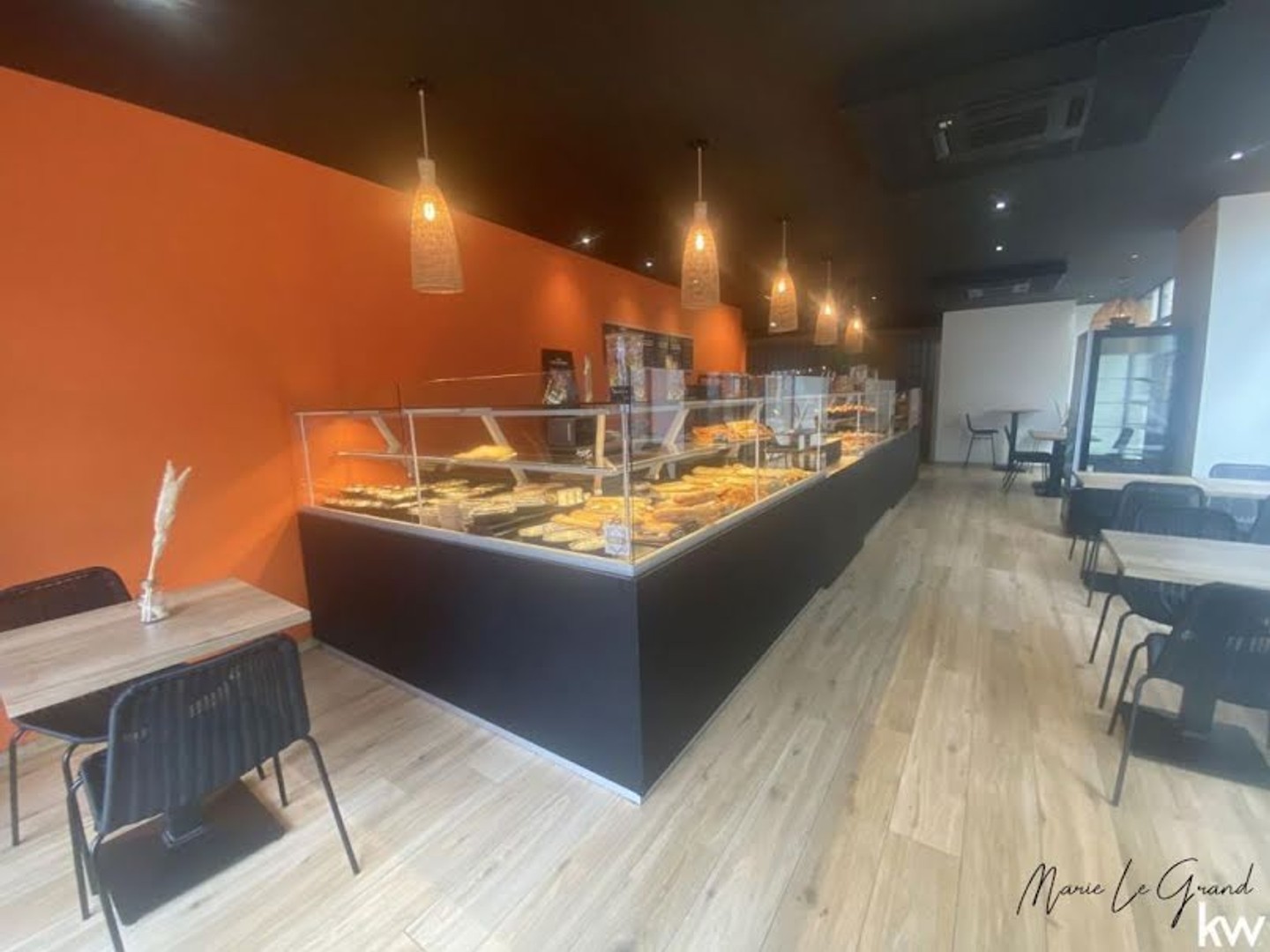 Local 1 pièce 170 m²