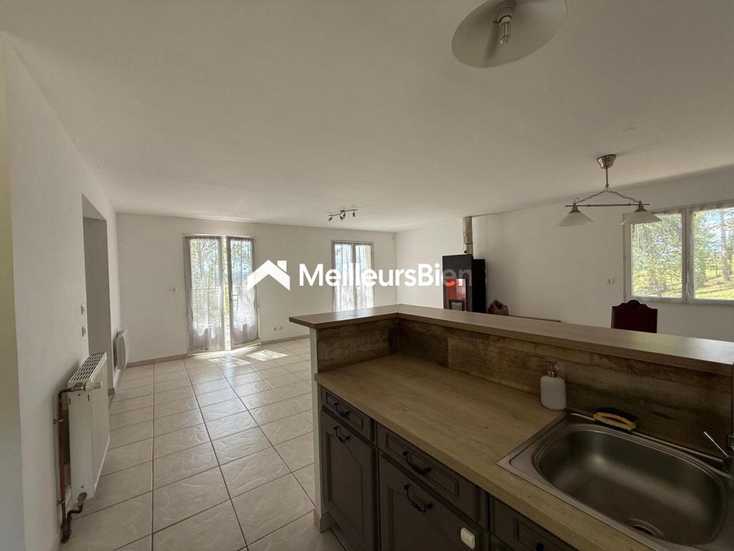Villa T5 avec vue panoramique, sous-sol isolé et terrain de 4000 m²
