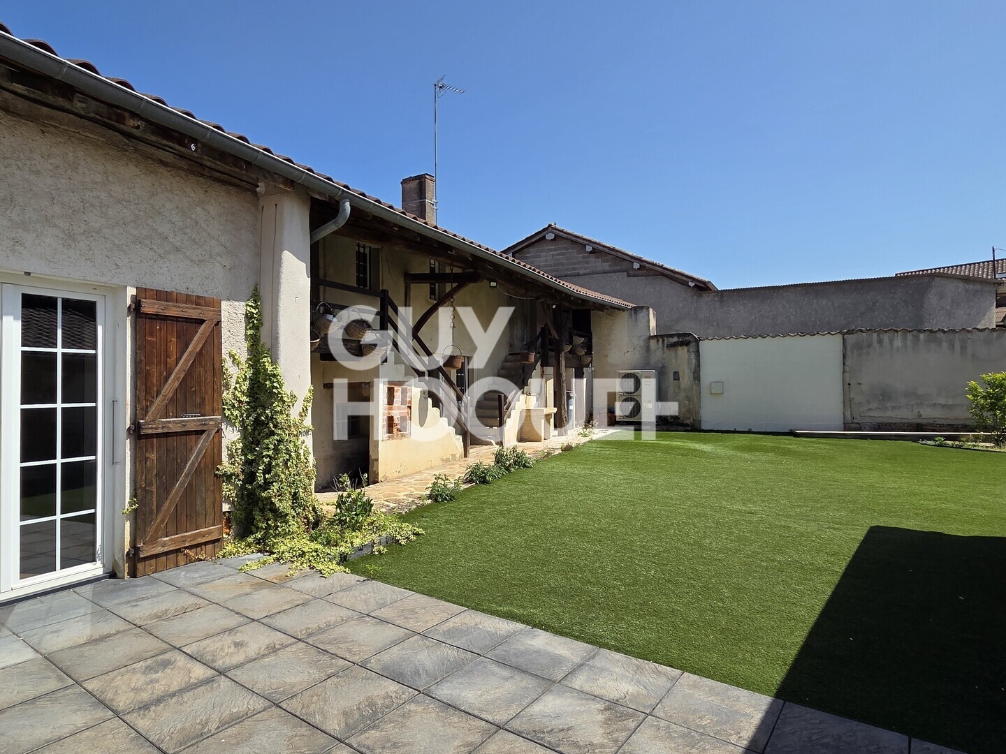 Maison à vendre - 7 pièces - 180m2 - Mogneneins (01140)