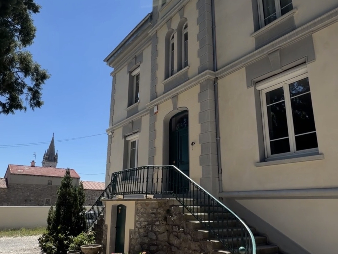 BELLE MAISON DE MAÎTRE, 208 M2 HAB., À MARLHES DANS LE PILAT (42), PARC DE 2 995 M2 PLAT, CLOS, ARBORÉ, CONST