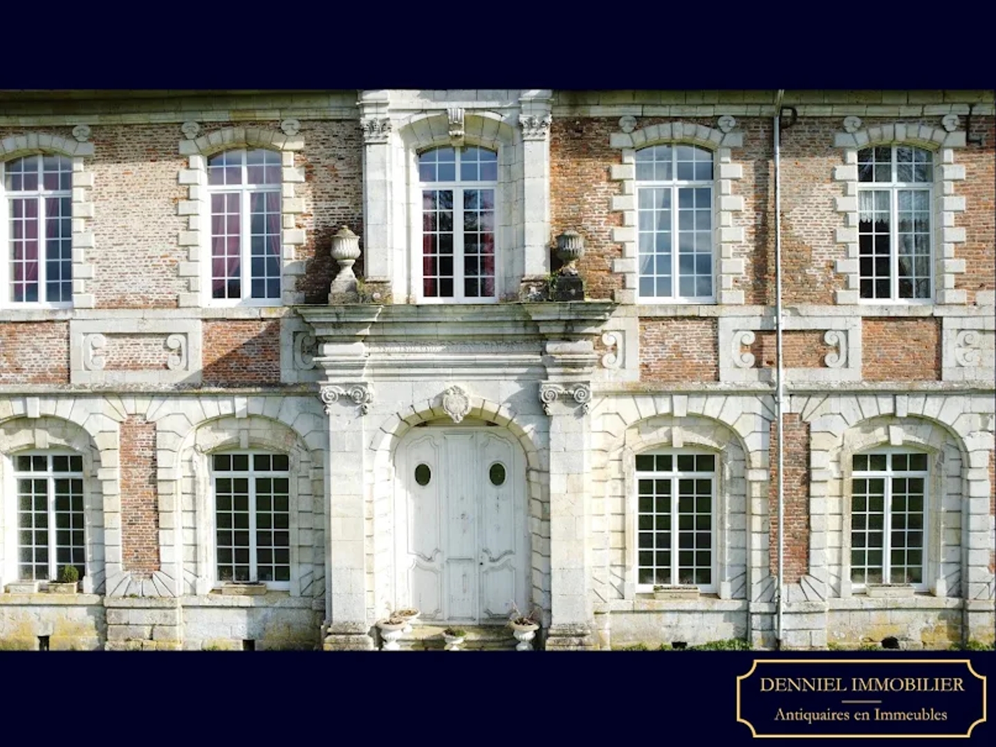 Château 30 pièces 2000 m²