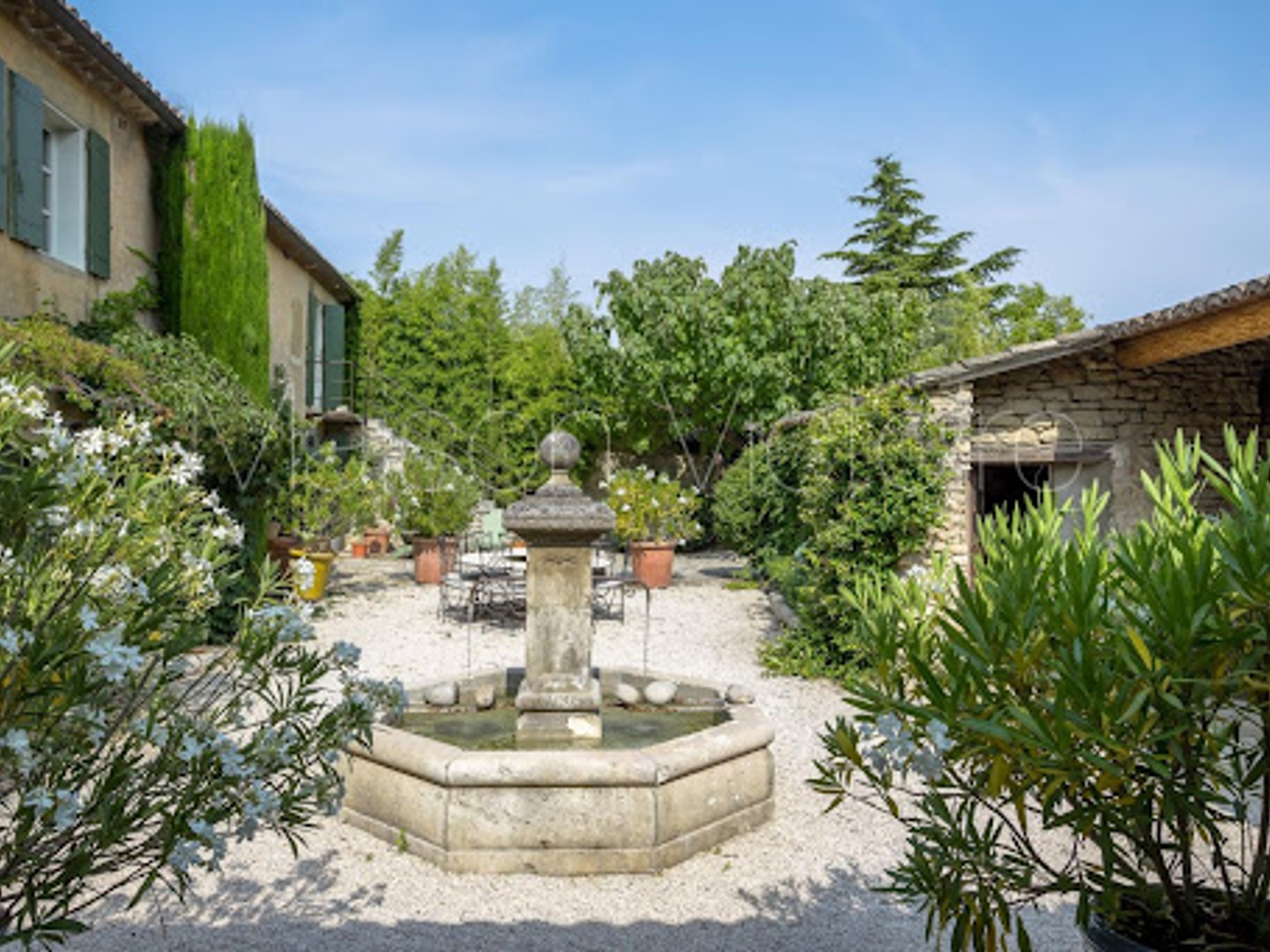 Maison à vendre - 400m2 - Cabrières-D'avignon (84220)