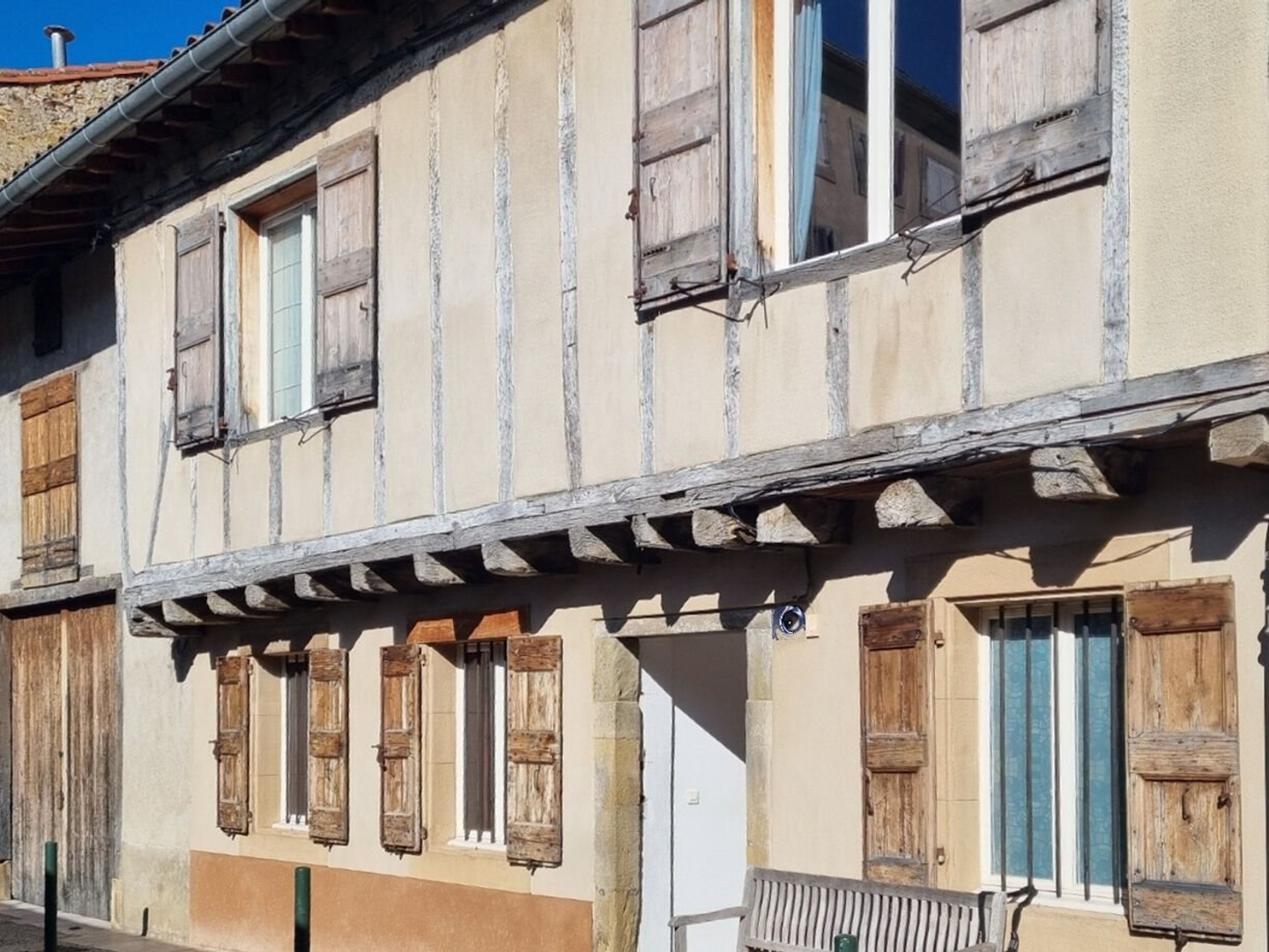 Charmante Maison Médiévale avec Jardin, Garage et Possibilité d'Extension