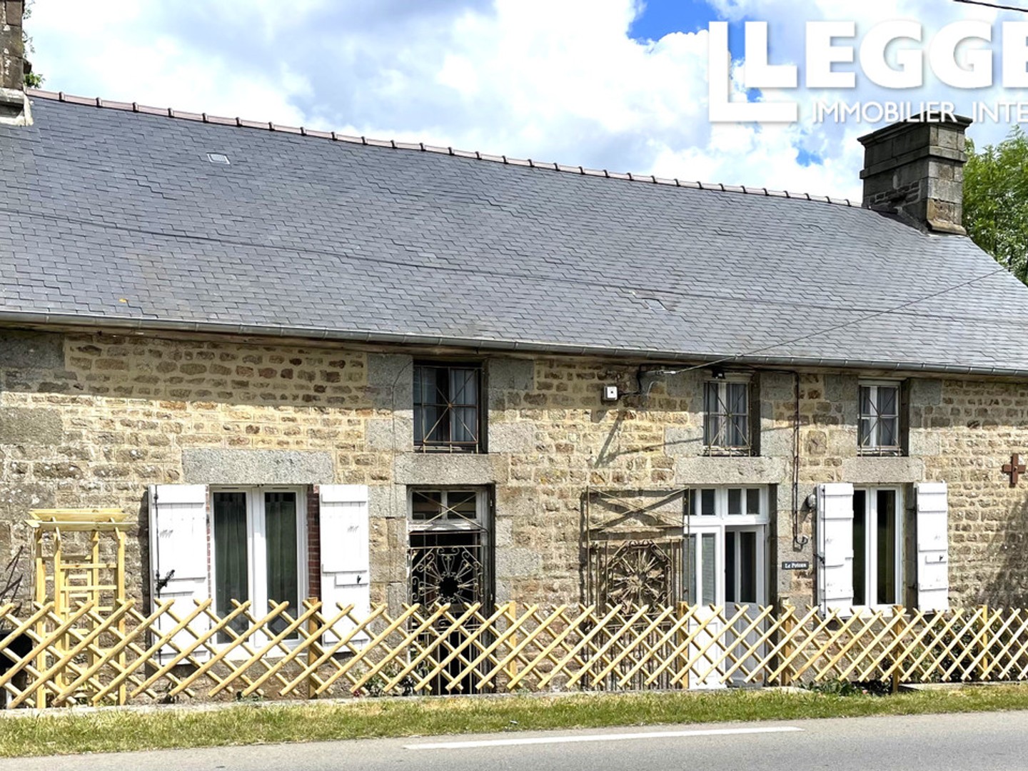 Une charmante propriété rénovée au fil des ans pour créer une maison confortable et accueillante, a bon vivre.