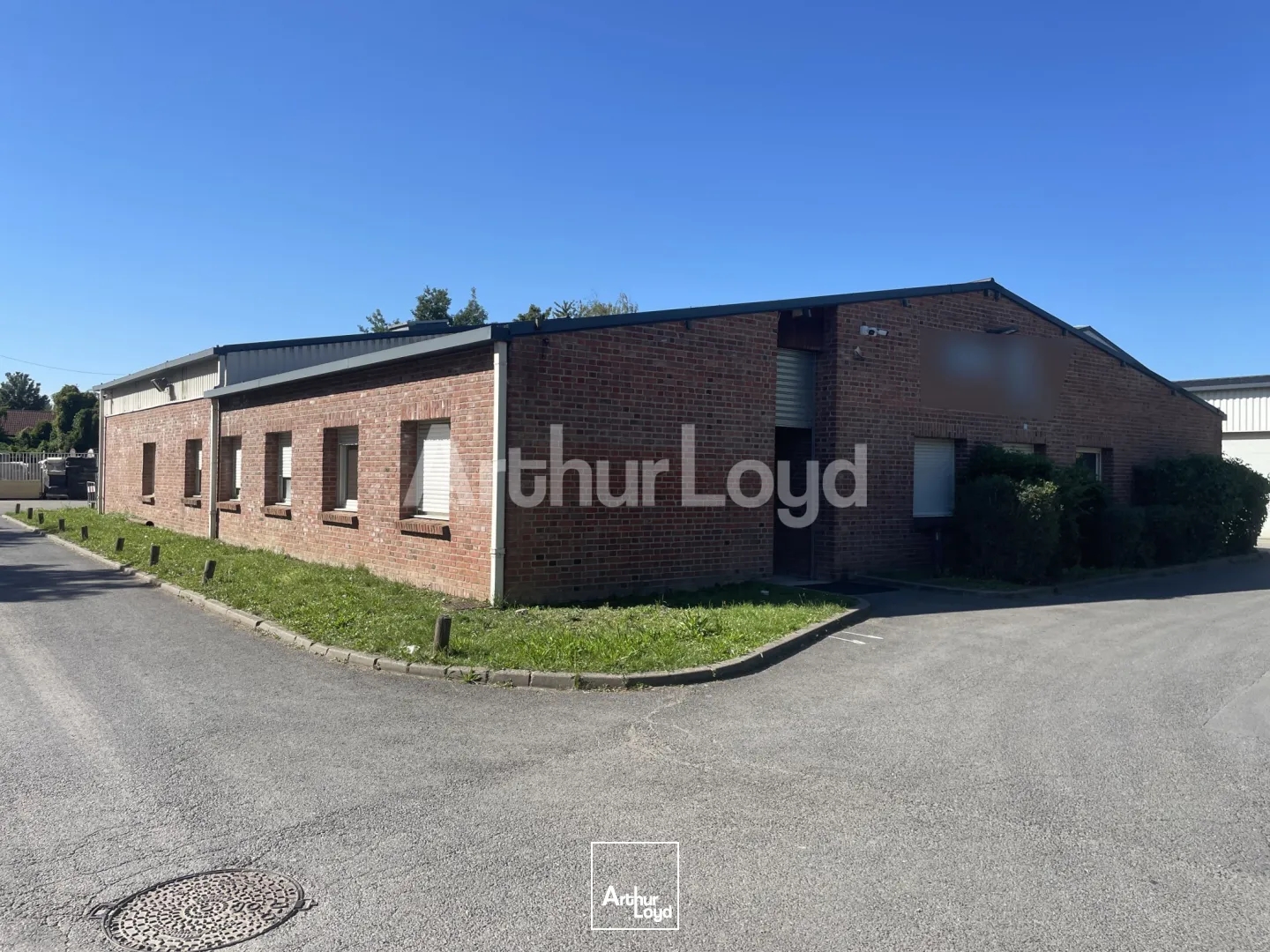 Locaux d activité à vendre à Sallaumines accès A21 site clôturé