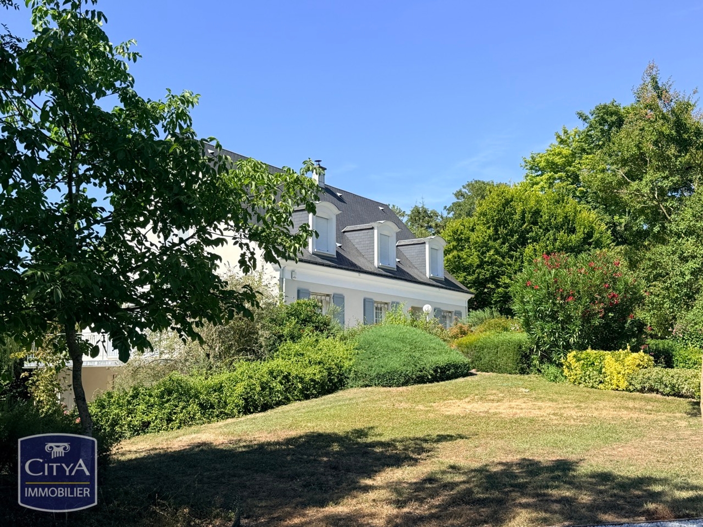 Maison à vendre - 8 pièces - 203m2 - Sainte-Maure-De-T... (37800)