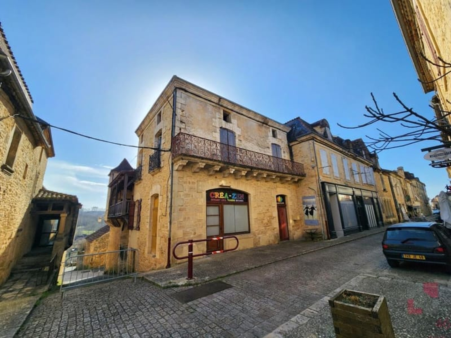 Immeuble composé d'un local et d'un appartement à rénover
