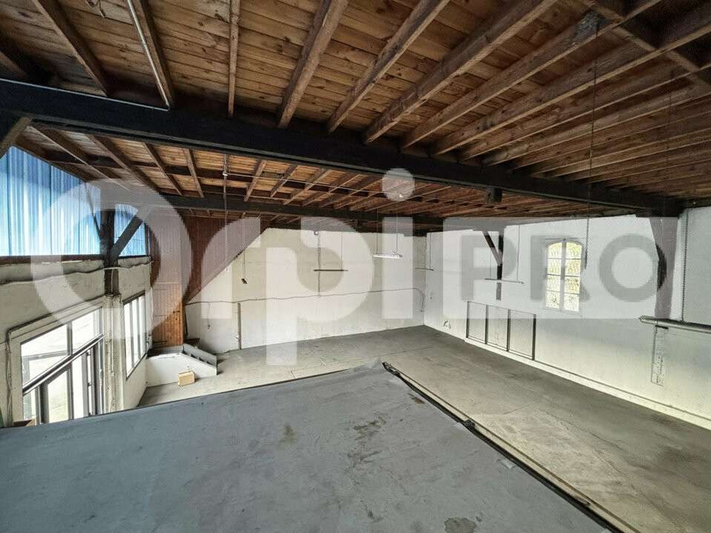 AV maison 140m² locaux 180m² bureau 35m² Montluçon