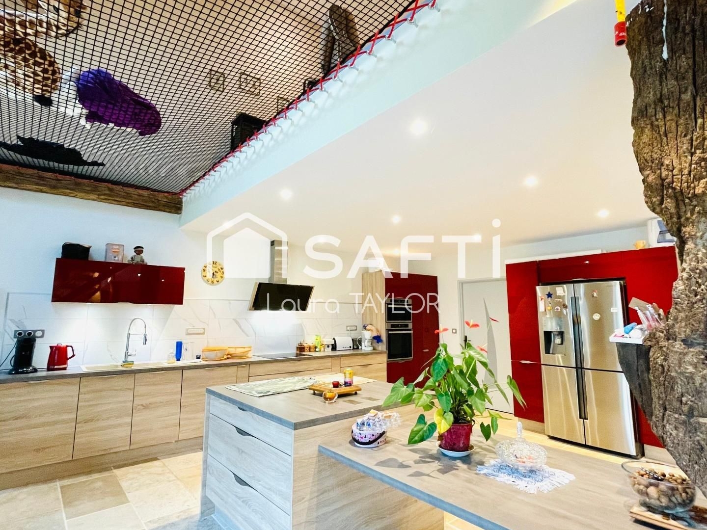 Maison 8 pièces 415 m²