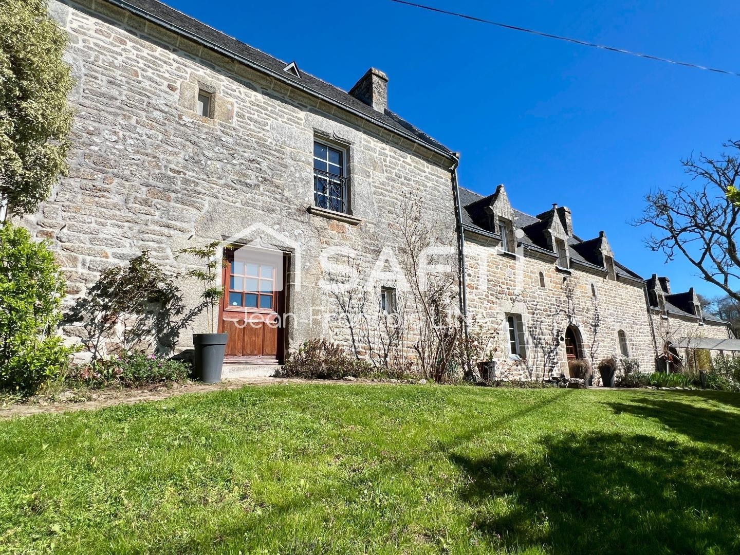 Grande propriété de 357 m² en 2 maisons à 12 mn de VANNES