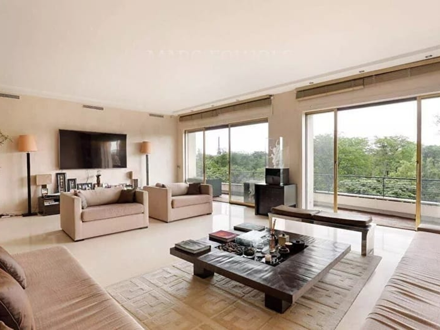 Neuilly sur Seine appartement familial avec balcon et vue dégagée sur le bois