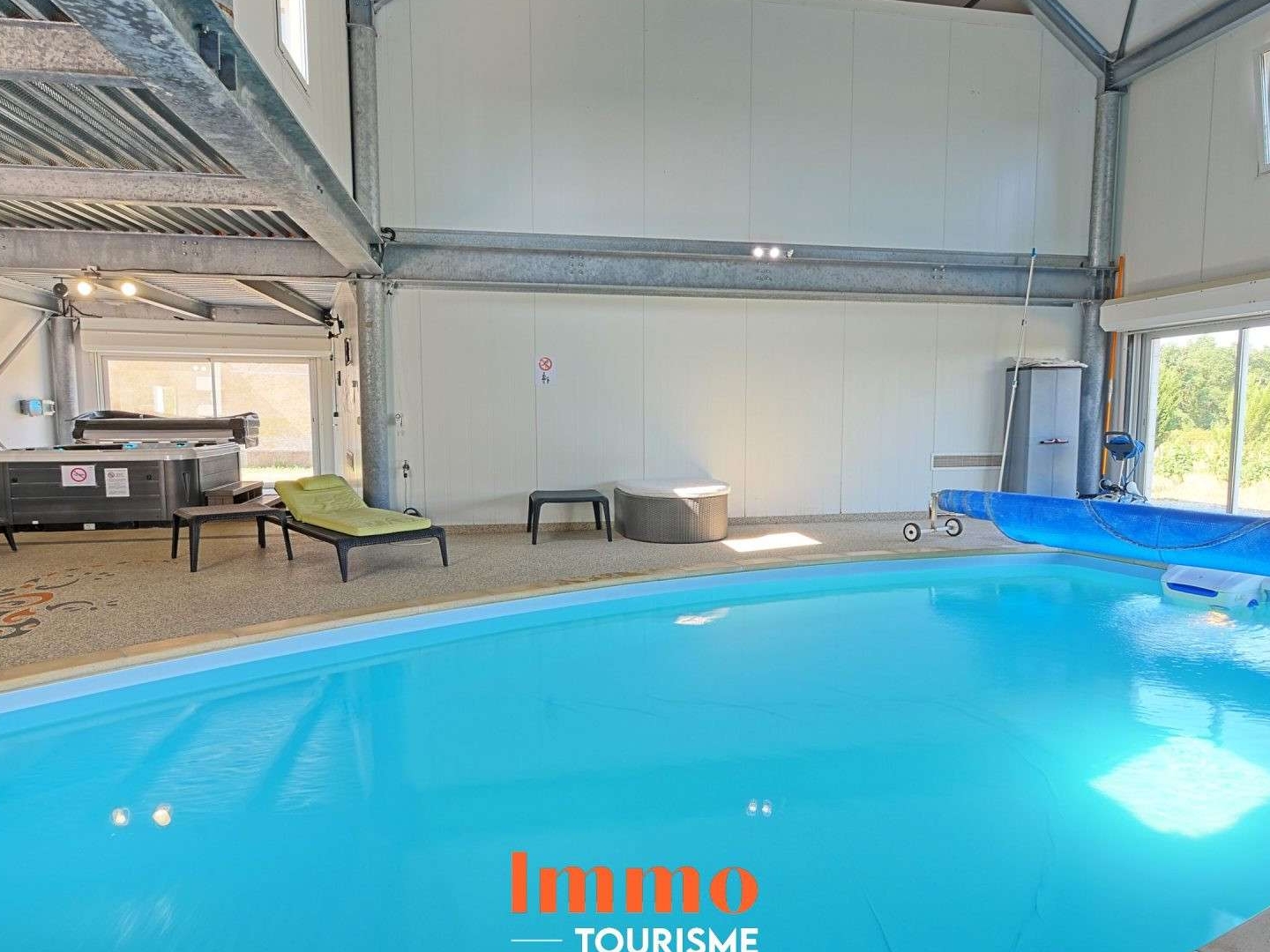 Maison d'hôtes et gîtes avec piscine intérieure -