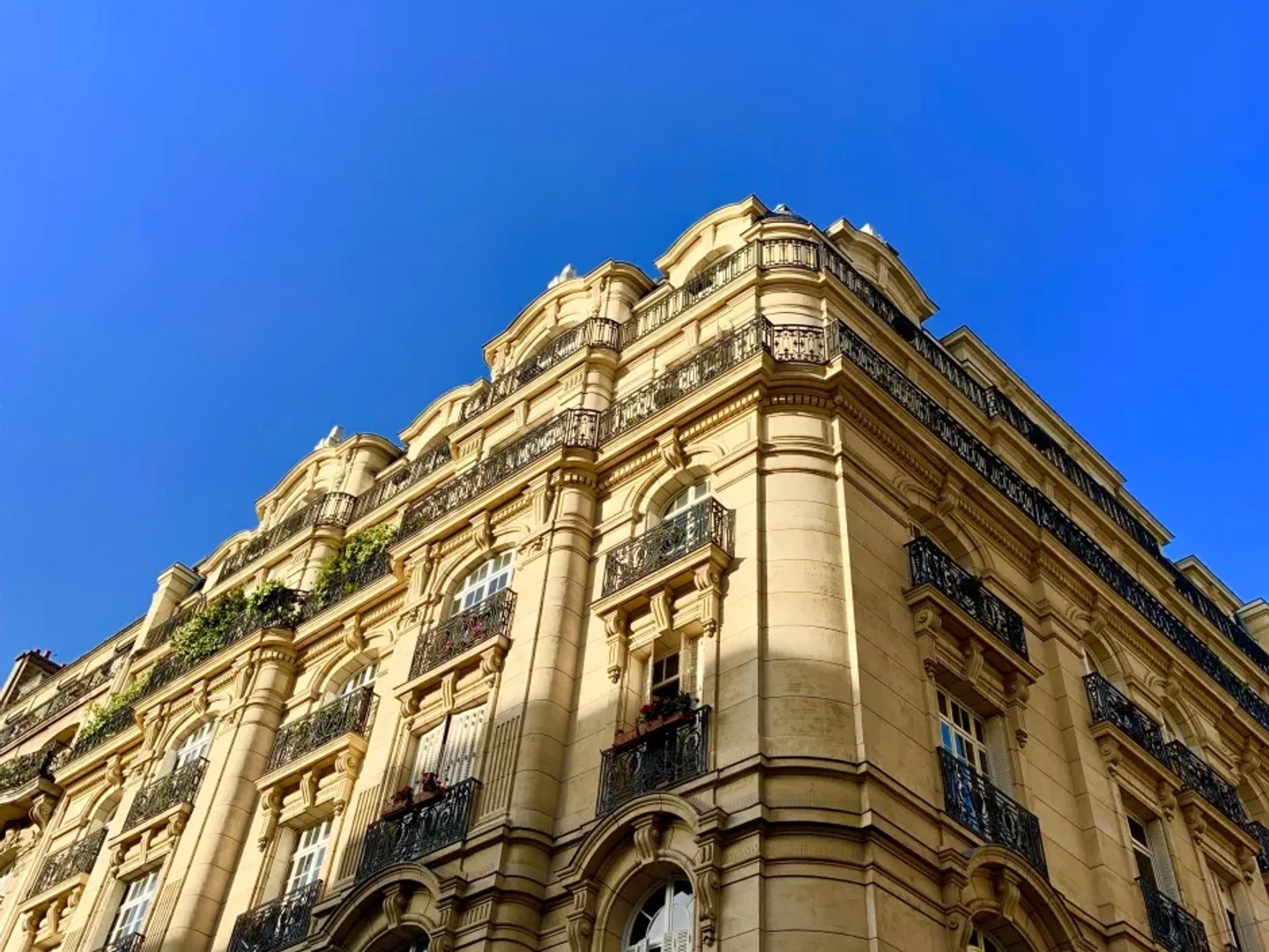 Surfaces de bureaux à vendre à Paris 17 - quartier des Batignolles