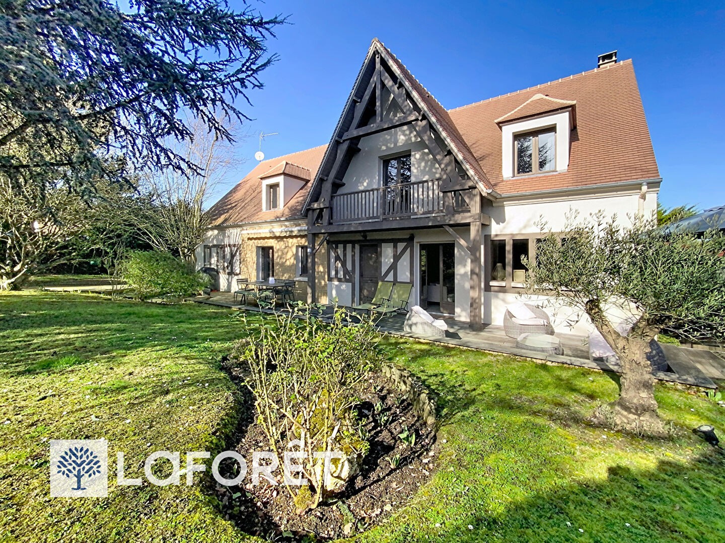 Maison 8 pièces 219 m²
