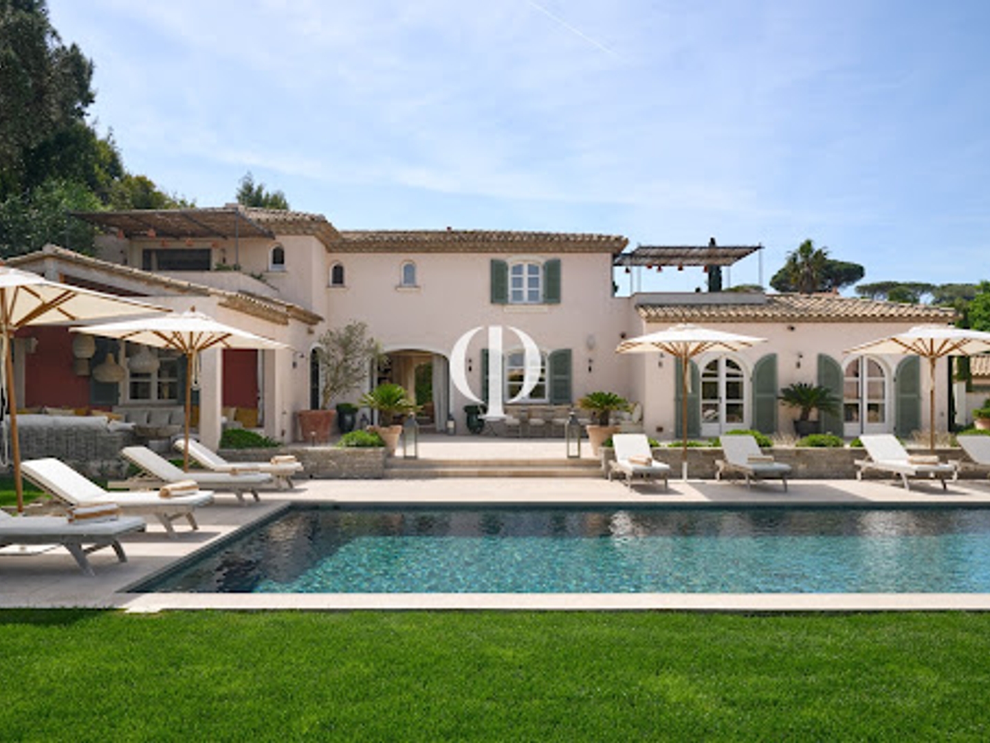 Villa 9 pièces 375 m²