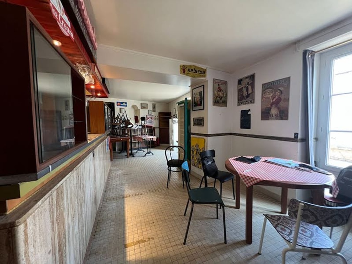 Commerce 4 pièces 147 m²