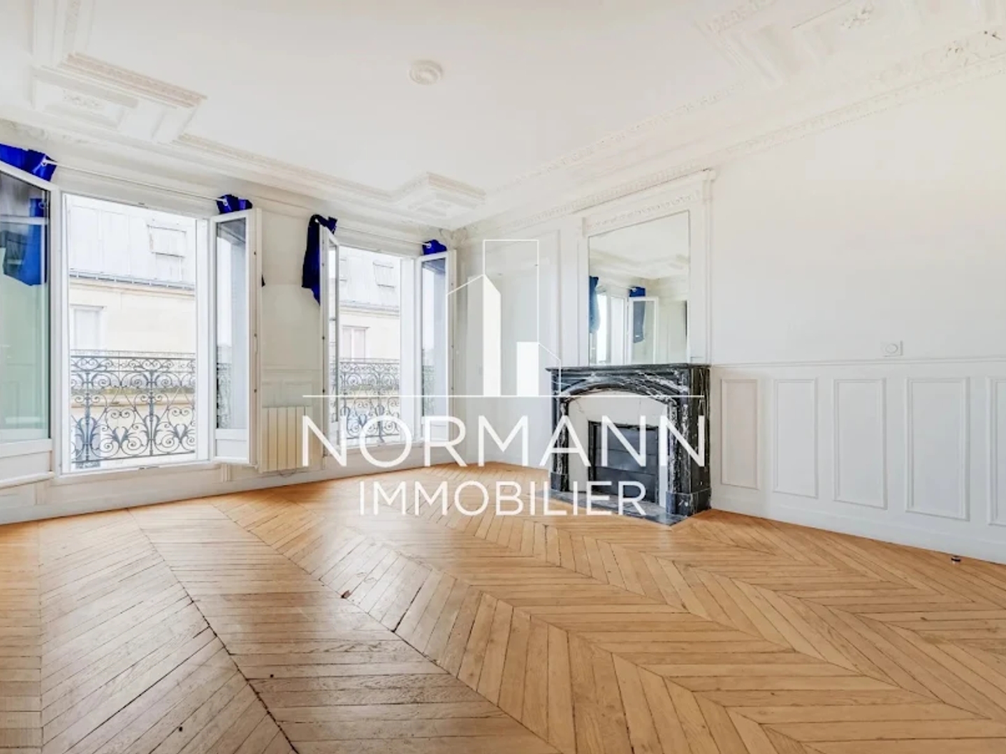 Appartement à vendre - 7 pièces - 176m2 - Paris 10e (75010)