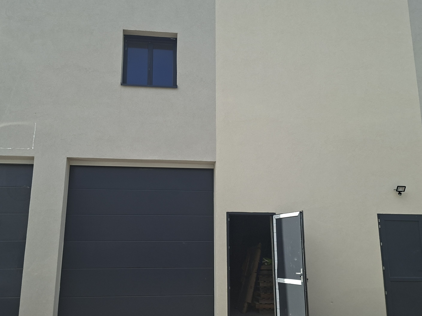 Locaux à vendre - 87m2 - Charnècles (38140)