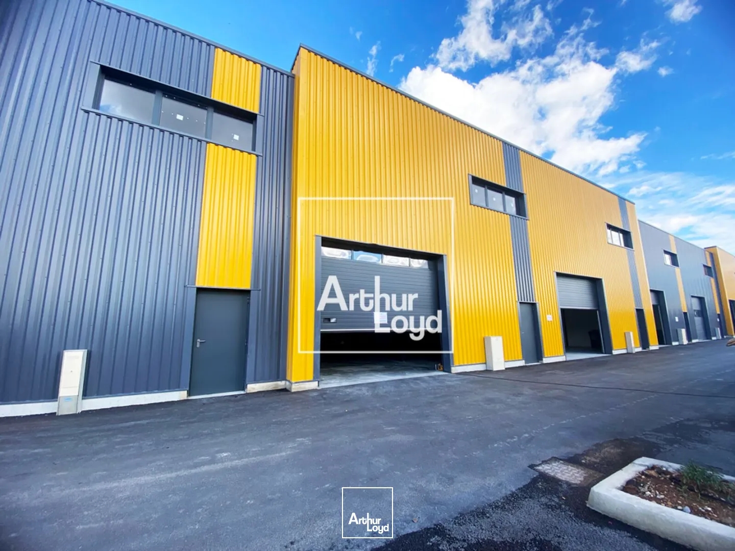 Locaux d activité neufs à vendre à Lunel avec mezzanine modulable