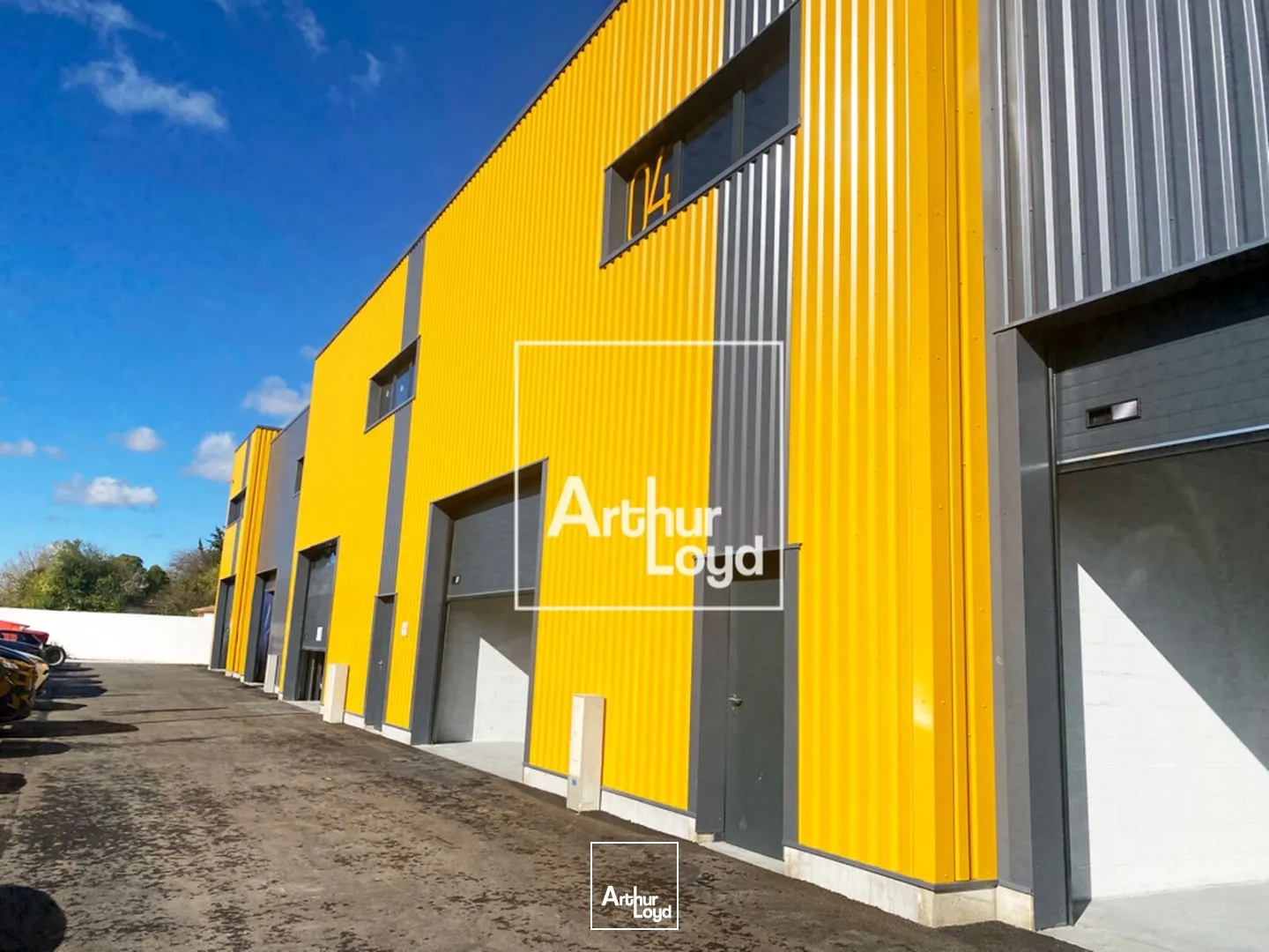 Locaux à vendre - 1330m2 - Lunel (34400)