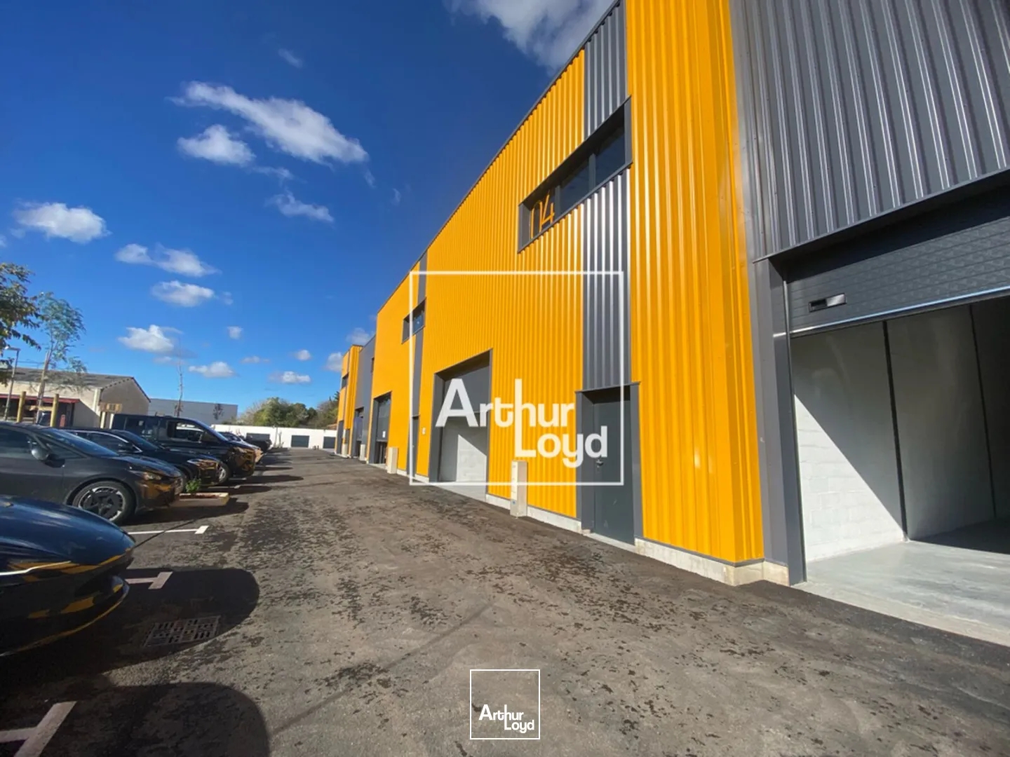 Locaux à vendre - 1330m2 - Lunel (34400)