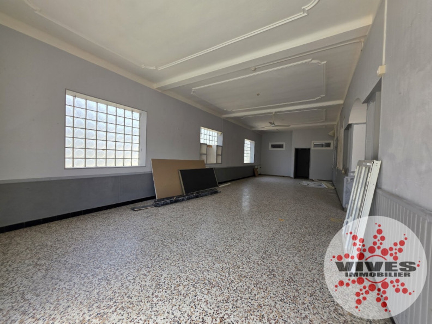 Magasin à vendre - 410m2 - Capestang (34310)