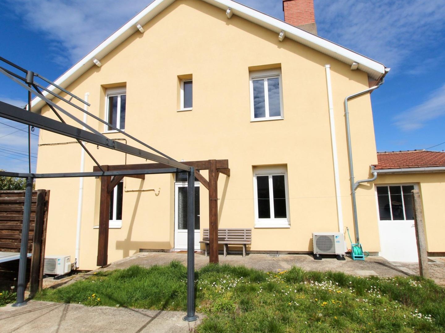 Maison à vendre - 3 pièces - 98m2 - Montceau-Les-Mines (71300)