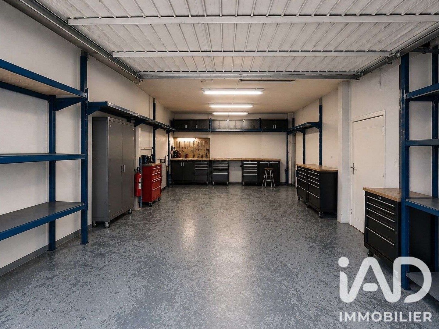 Vente immeuble d'angle avec commerce à Nanterre