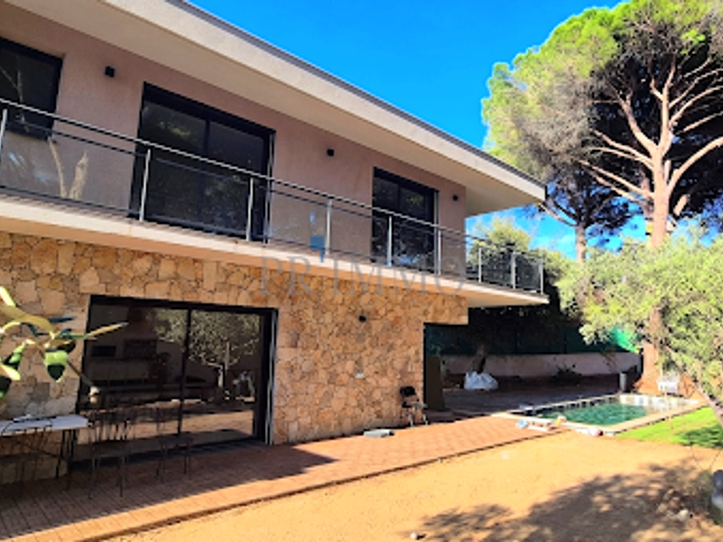Maison à vendre - 5 pièces - 166m2 - Saint-Raphaël (83700)