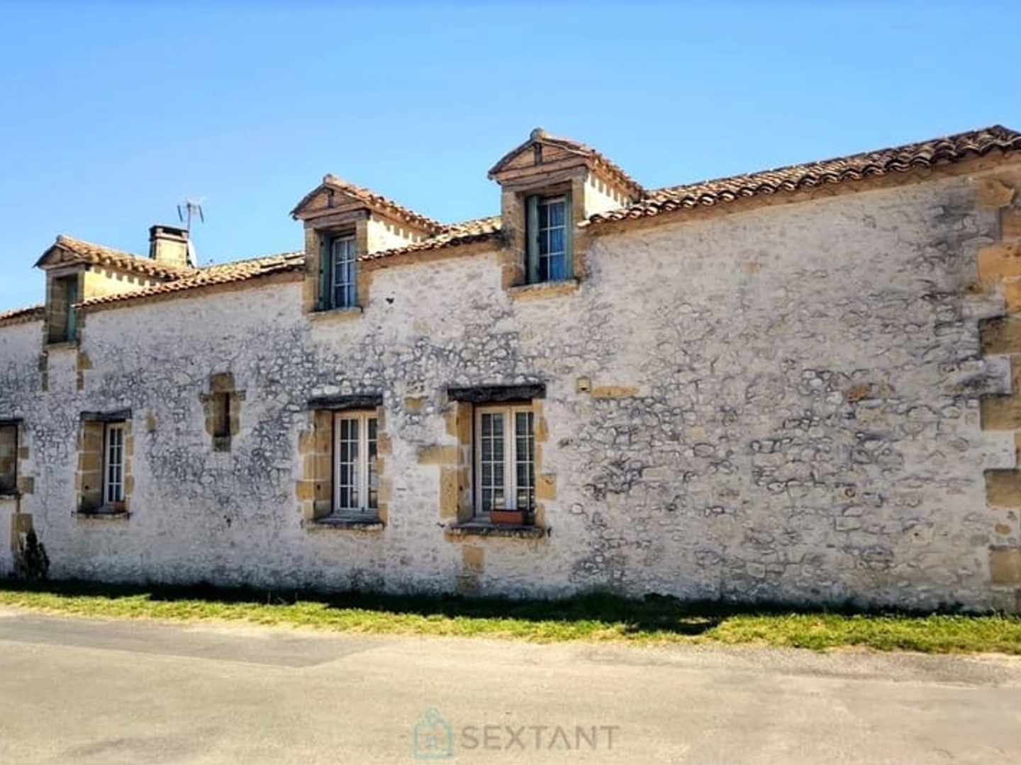 Maison à vendre - 7 pièces - 143m2 - Faux (24560)