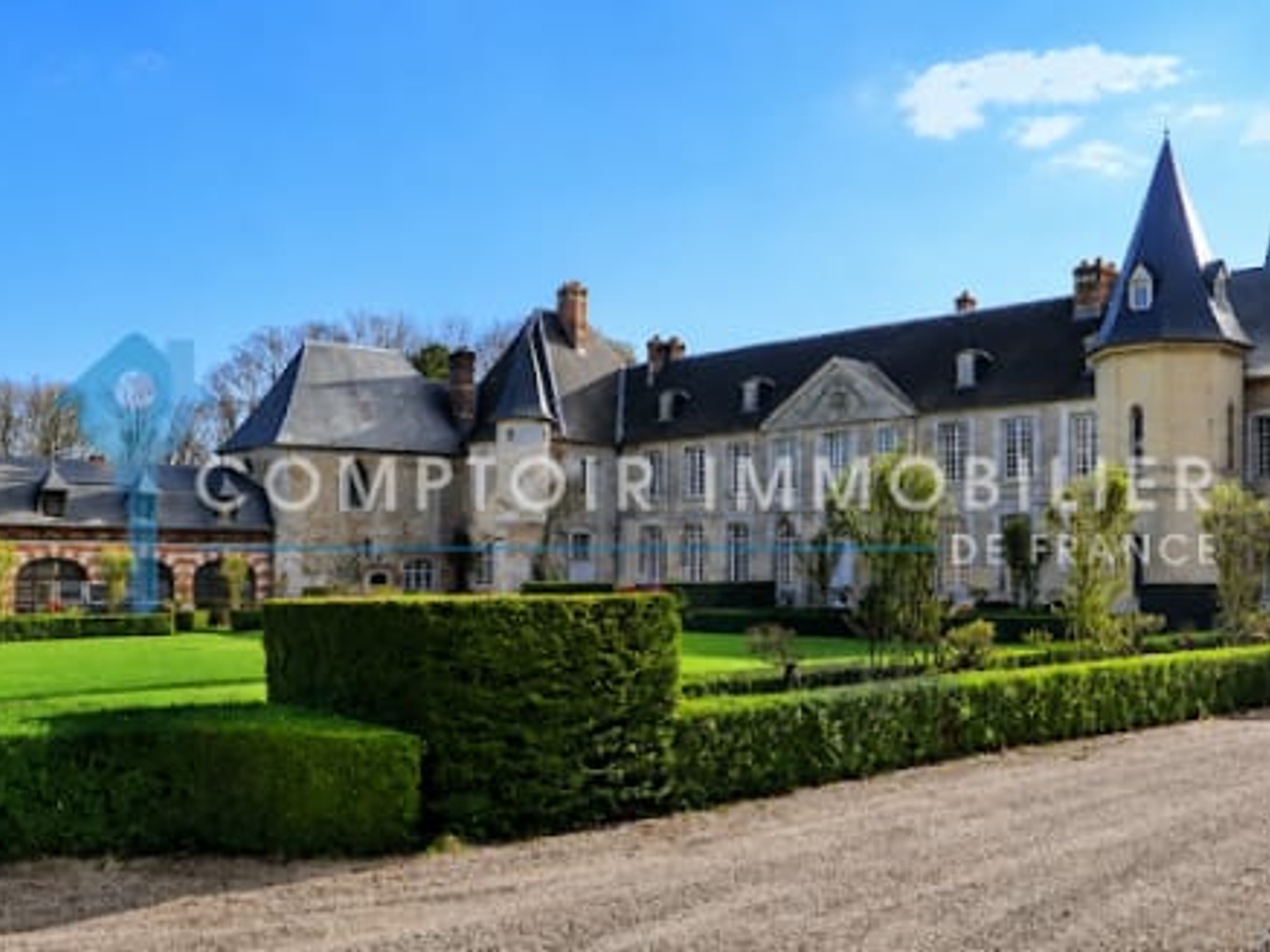 Château 25 pièces 1100 m²