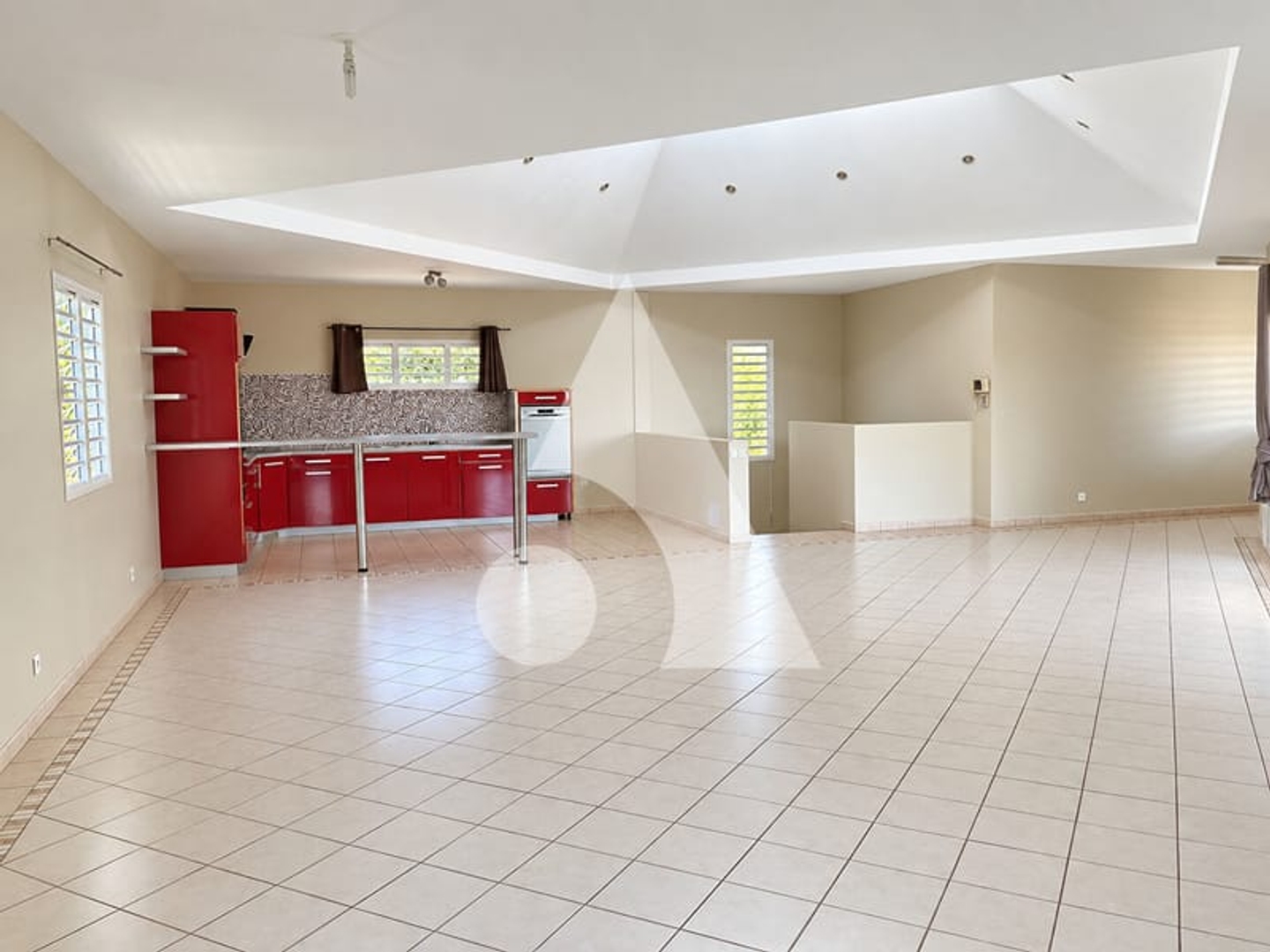 ENSEMBLE IMMOBILIER FORT POTENTIEL PROFESSIONNEL