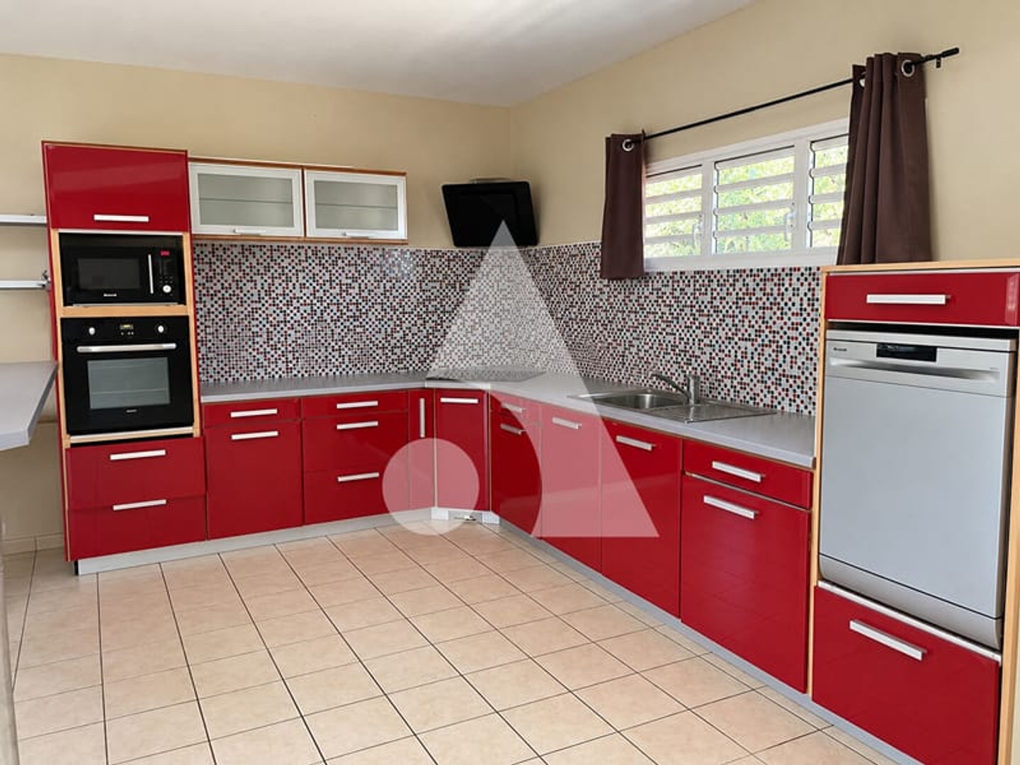 Immeuble à vendre - 240m2 - Saint-Pierre (97410)