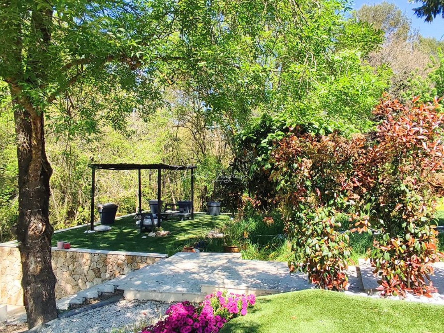 Maison à vendre - 5 pièces - 181m2 - Roquefort-Les-Pins (06330)