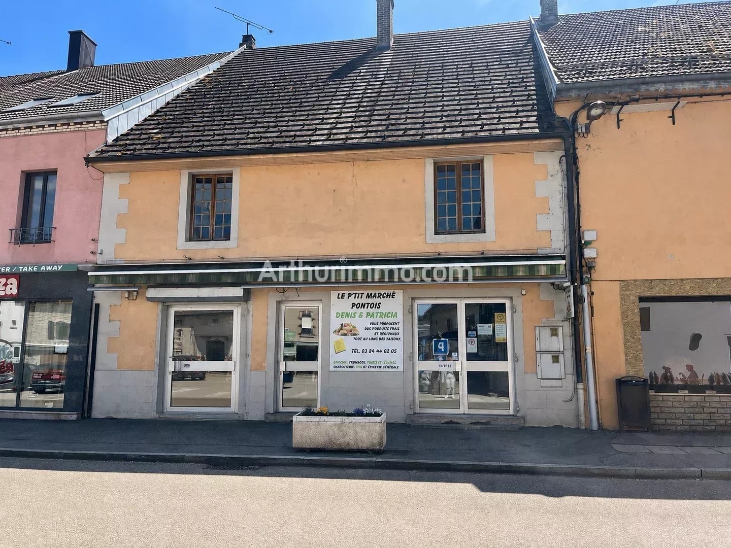 FONDS DE COMMERCE ALIMENTAIRE DE RÉFÉRENCE - RÉGION DES LACS - PLUS DE 600 000 € DE CA MOYEN