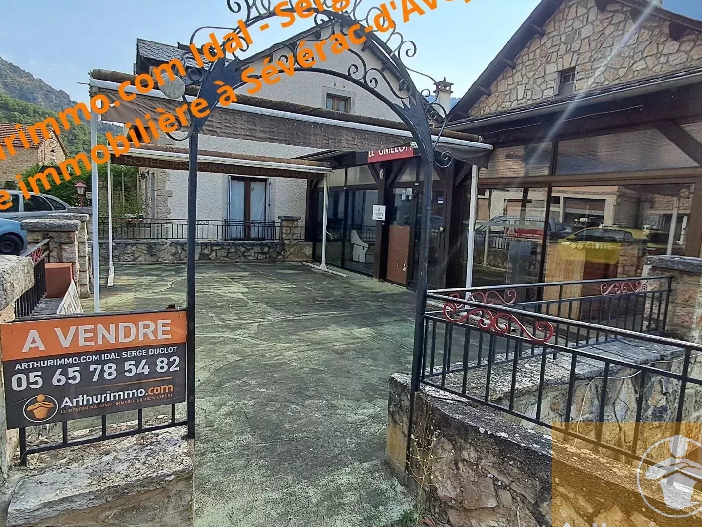 Immeuble de caractère avec accès direct au Tarn Fort potentiel