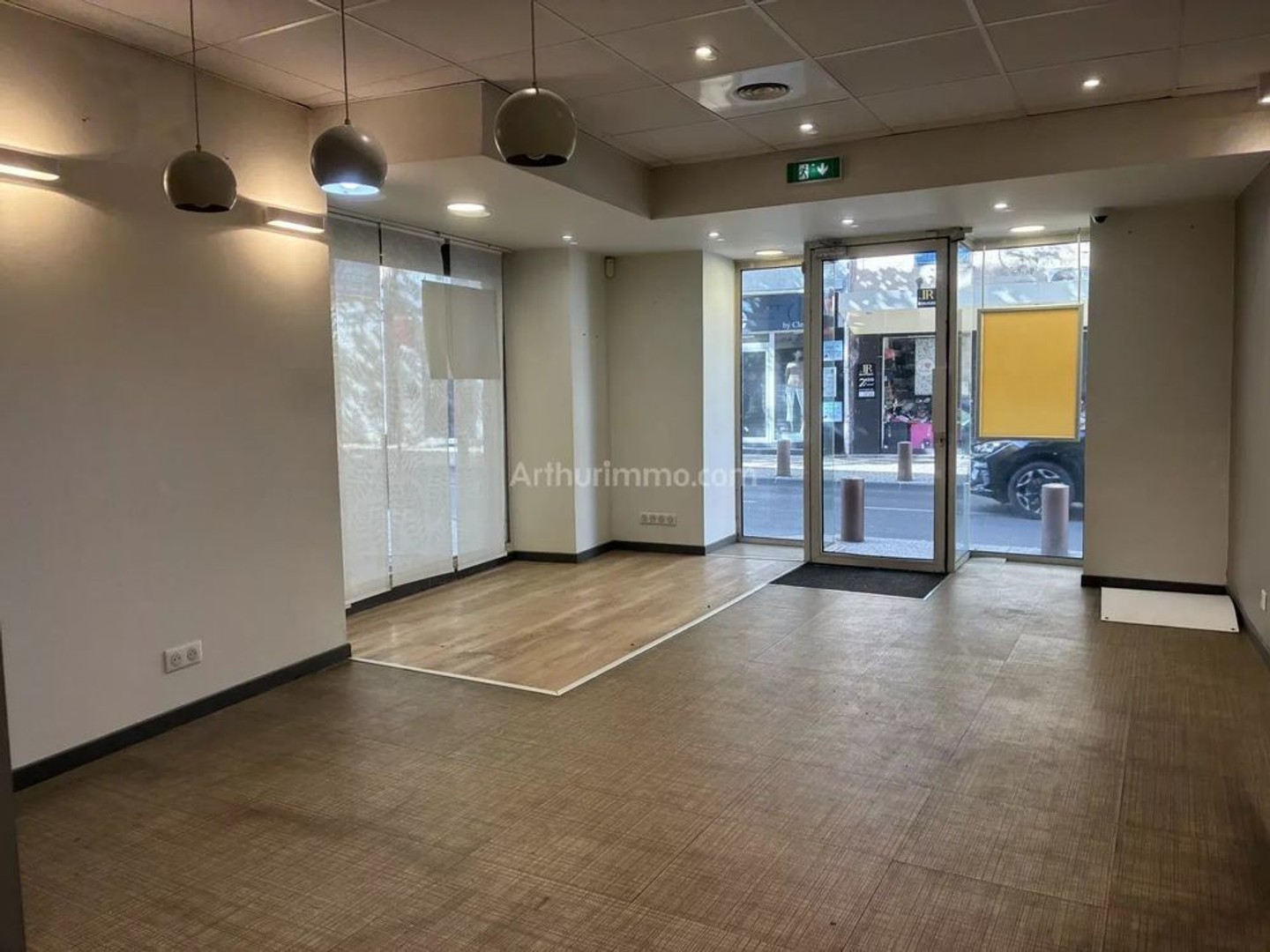 Locaux à vendre - 77m2 - Aubagne (13400)