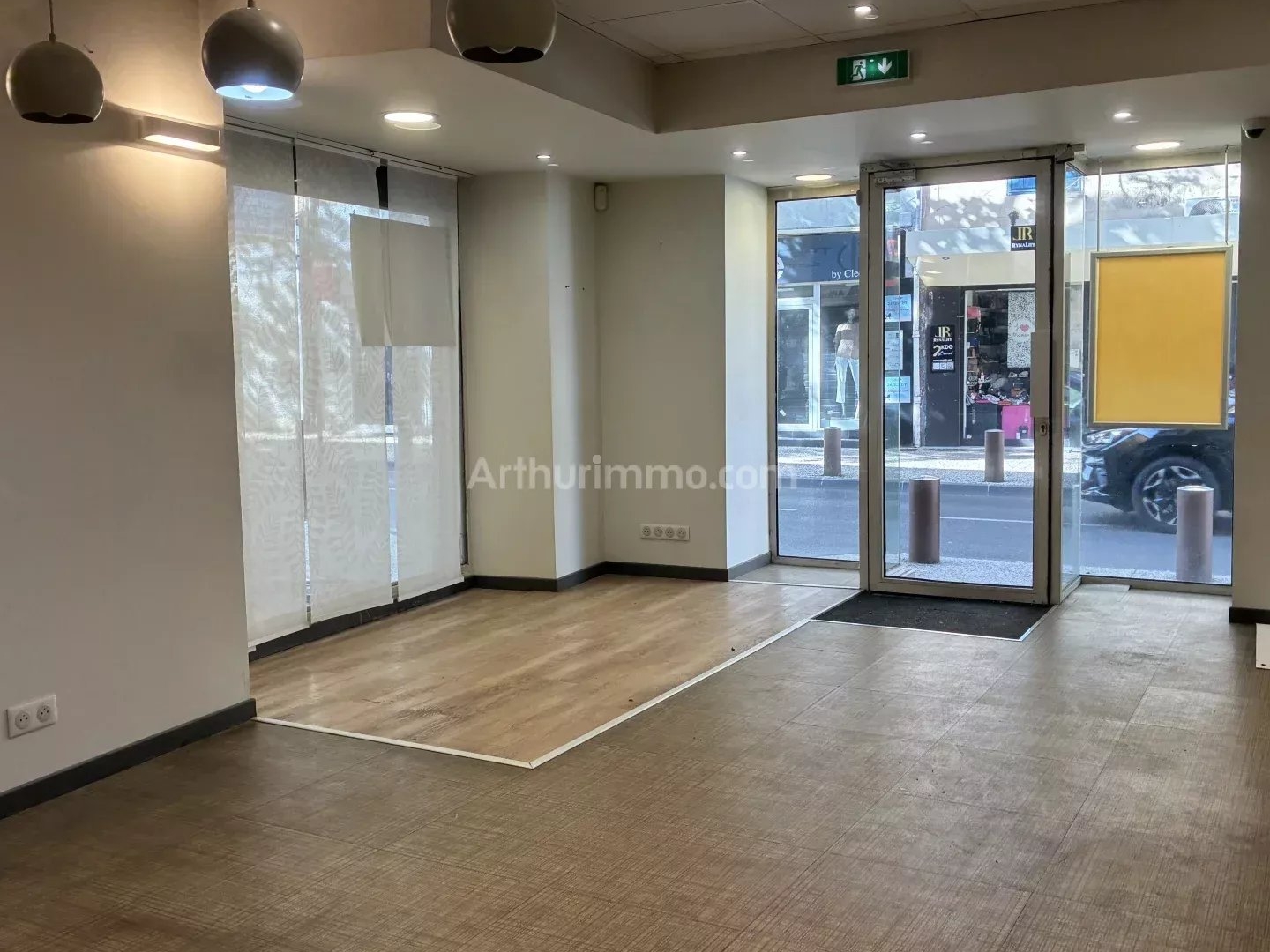 Locaux à vendre - 77m2 - Aubagne (13400)