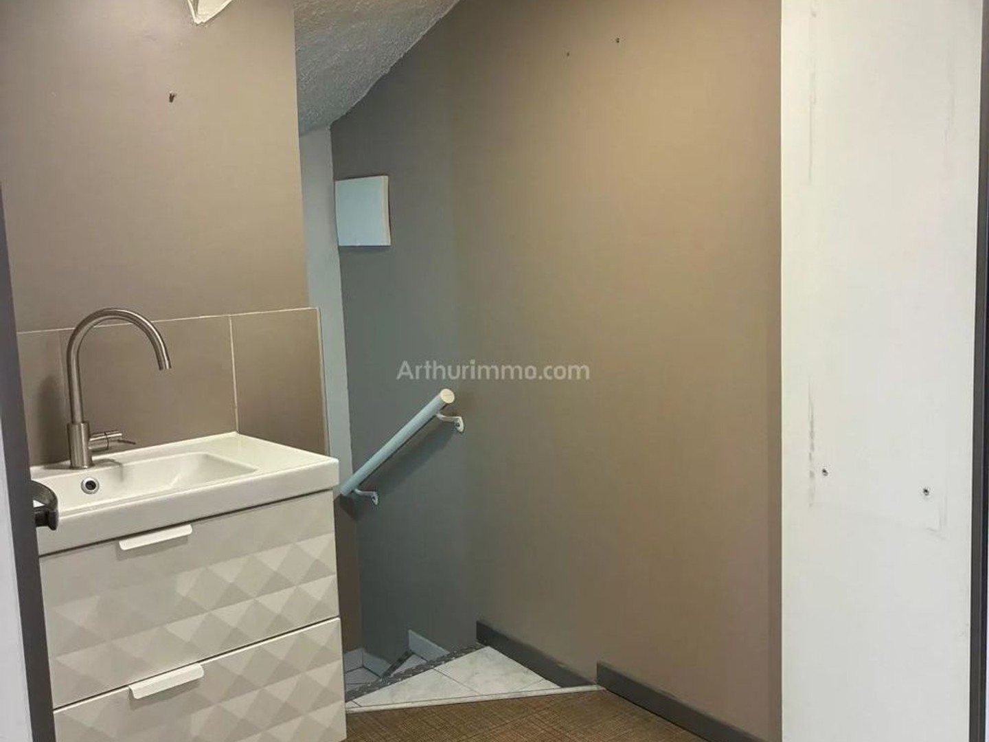 Locaux à vendre - 77m2 - Aubagne (13400)