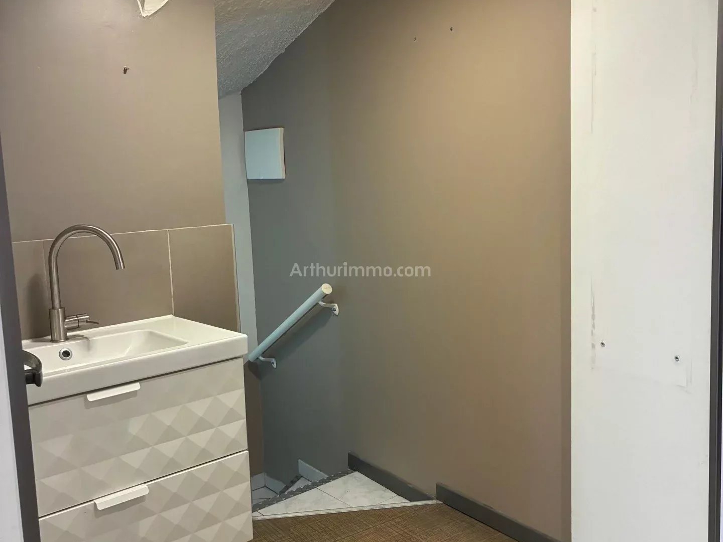 Locaux à vendre - 77m2 - Aubagne (13400)